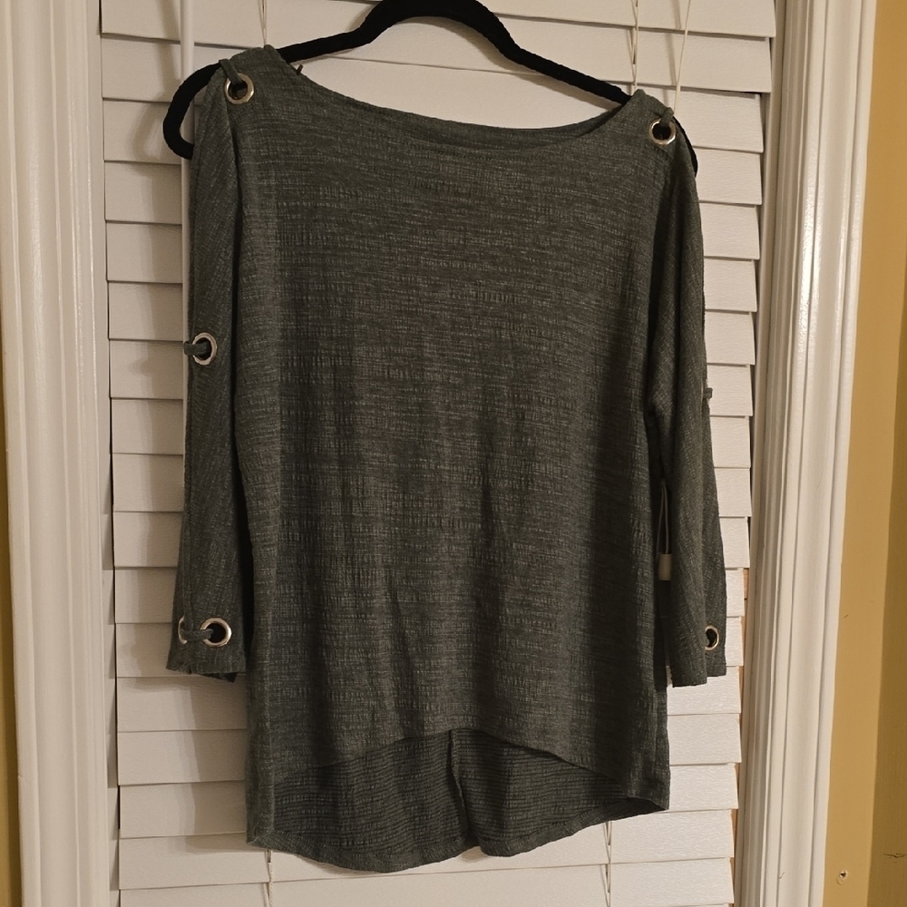 Cable & Gauge Green Asymmetrical Buttoned Blouse